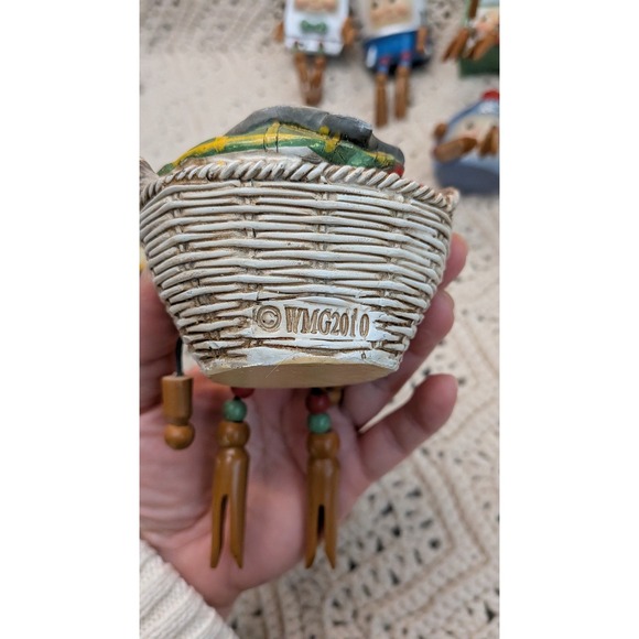 WMG 2010 Laundry Room Shelf Sitters Set 6 Anthropomorphic Clothespin Figurines - Picture 4 of 7